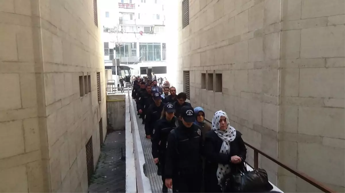 Fetö\'cü Öğretmenler Adliyeye Sevk Edildi