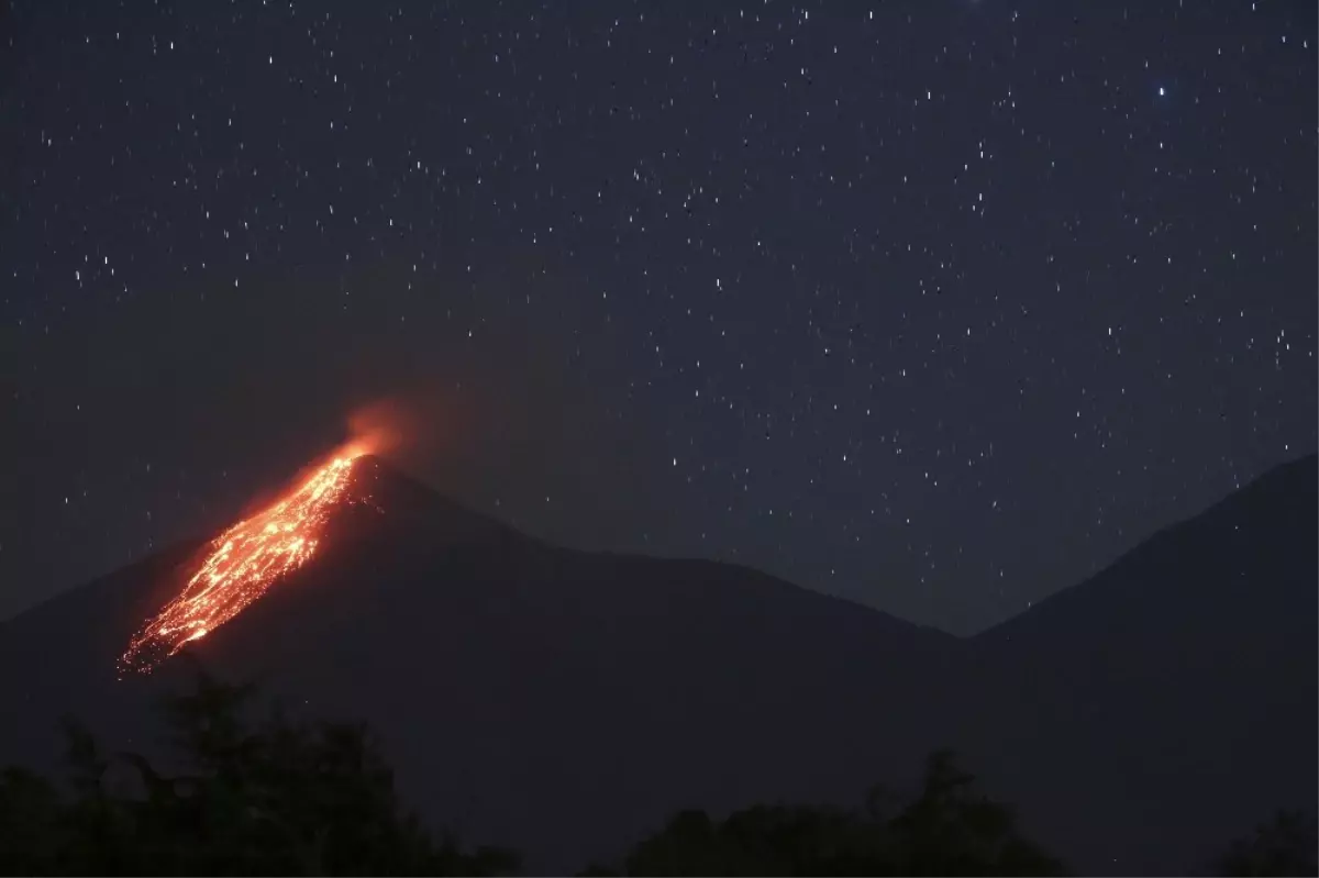 Fuego Yanardağı Patladı