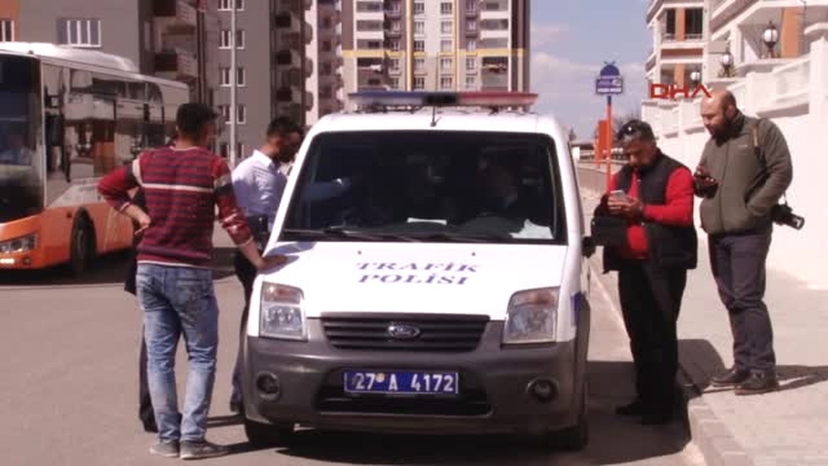 Halk Otobüsü, Öğrenci Servisine Çarptı: 6 Yaralı