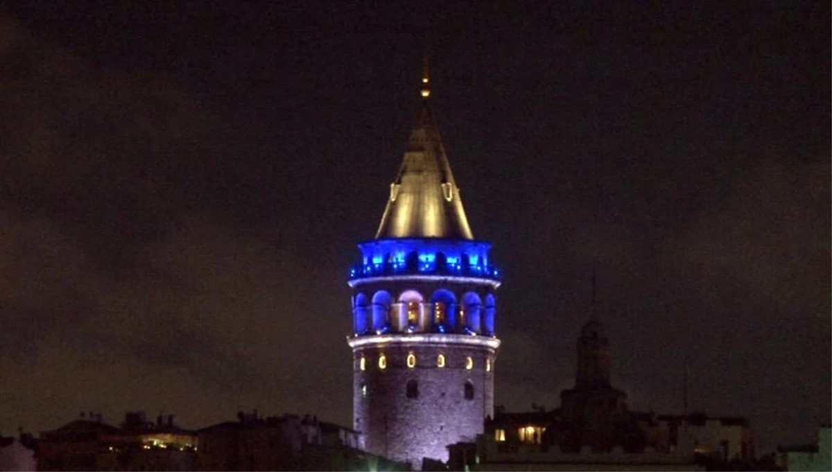 İstanbul\'un Tarihi Noktaları Otizm İçin Maviye Büründü