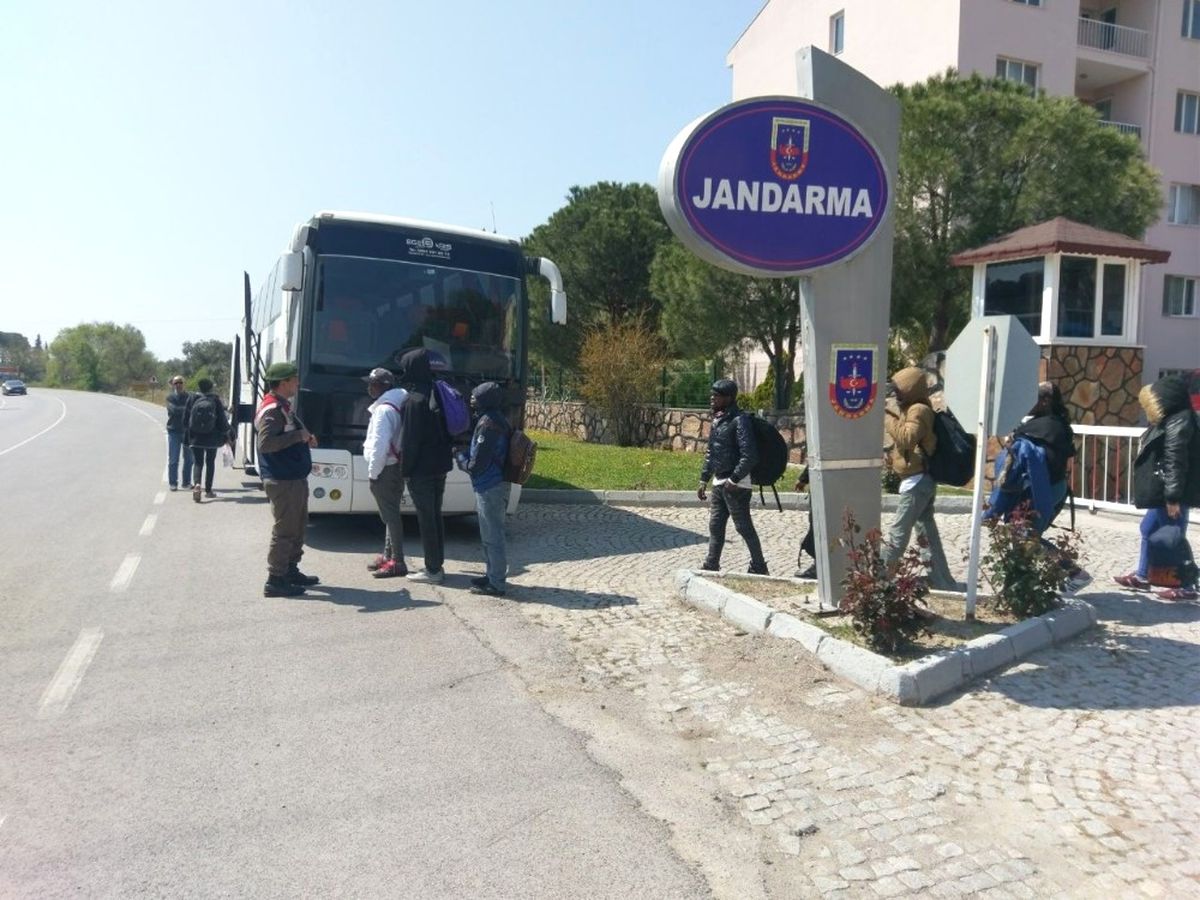 İzmir\'de 58 Göçmen Yakalandı