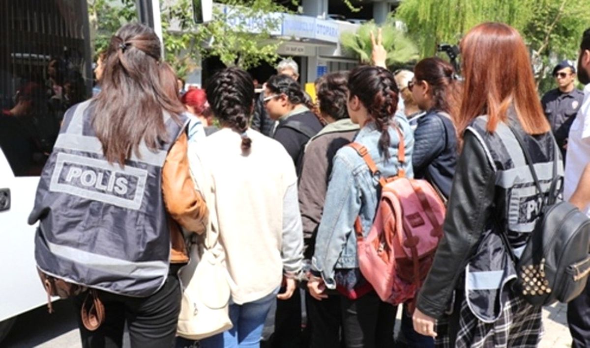 Izmir\'de Eylem Hazırlığında Olan 11 Kişi Adliyeye Sevk Adildi
