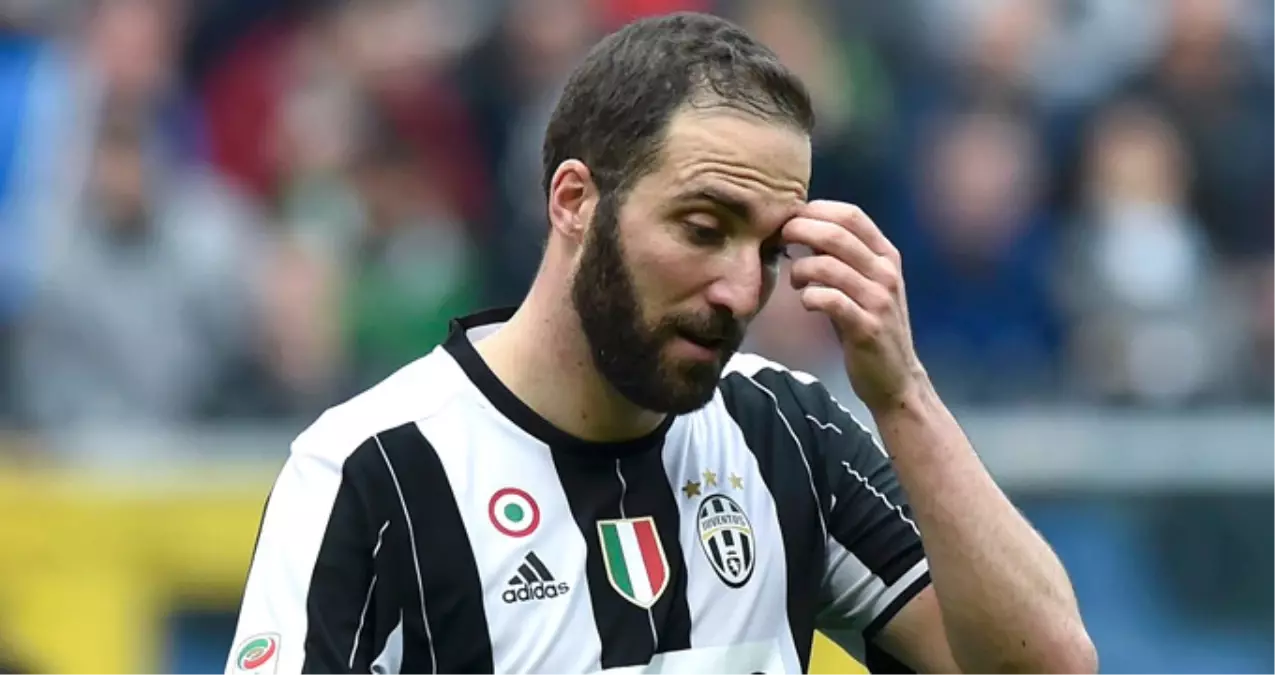 Juventus\'lu Higuain, Napoli Maçında Sürekli Islıklandı