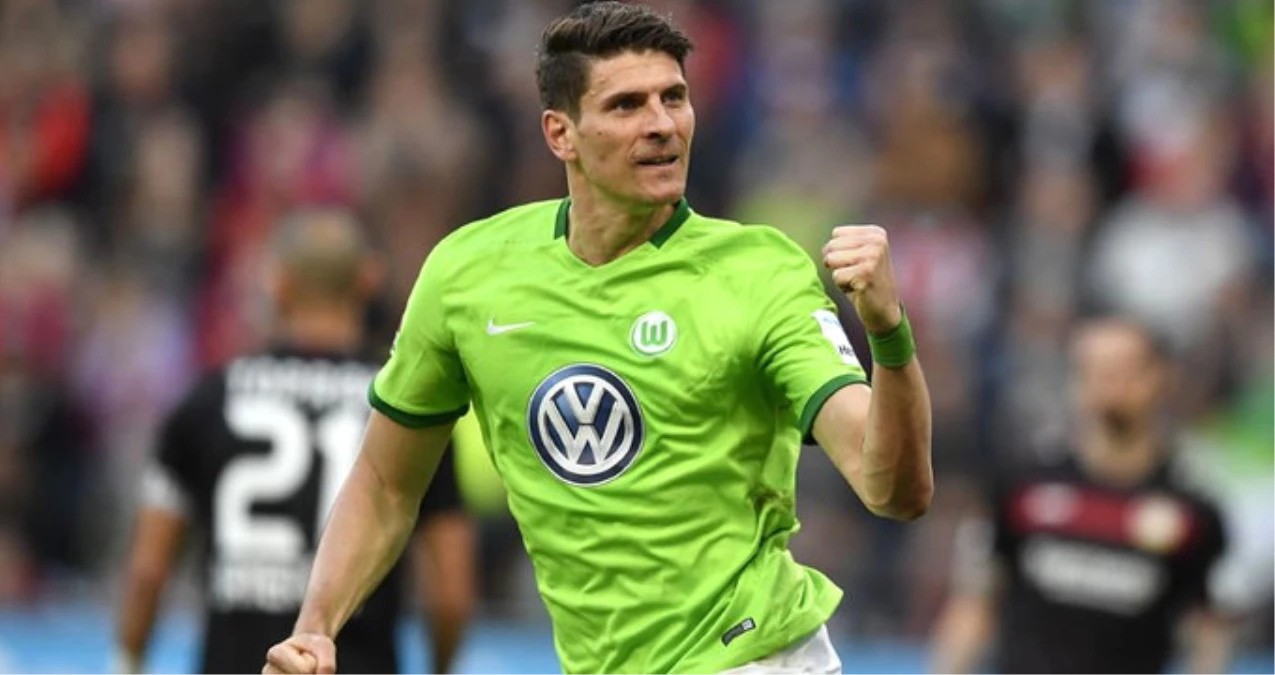 Mario Gomez\'in 7 Dakikada 3 Gol Attığı Maçta Wolfsburg Beraberliği Kurtardı