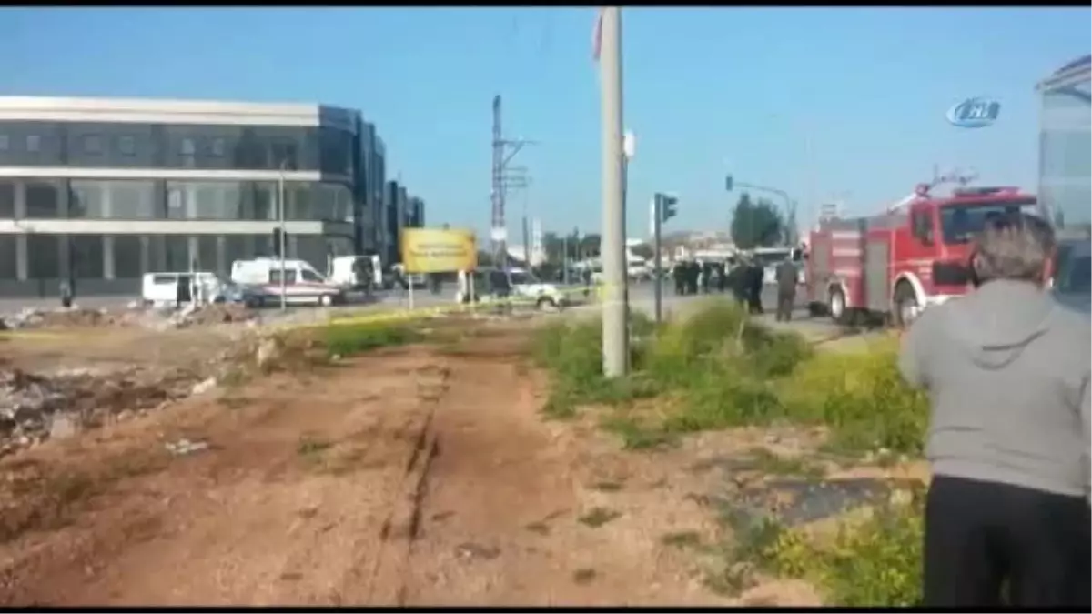 Mersin\'de Polis Aracına Bombalı Saldırı: 2 Yaralı