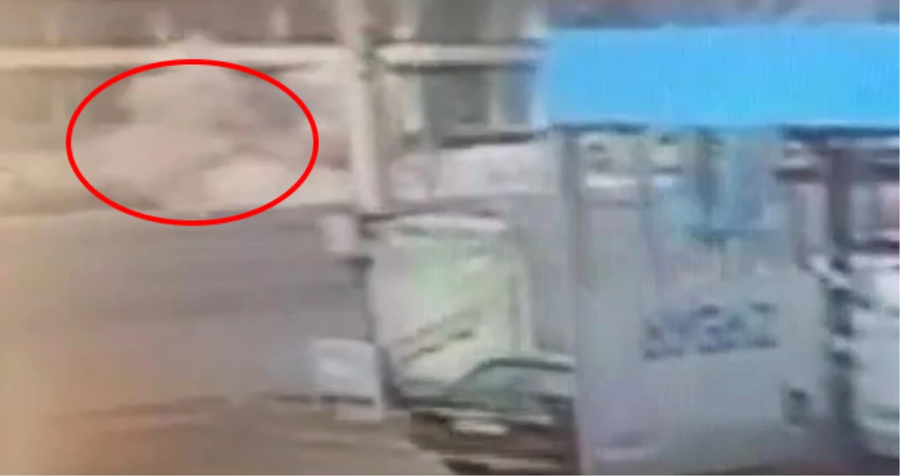 Mersin\'de Polis Aracına Bombalı Saldırı Anı Kamerada