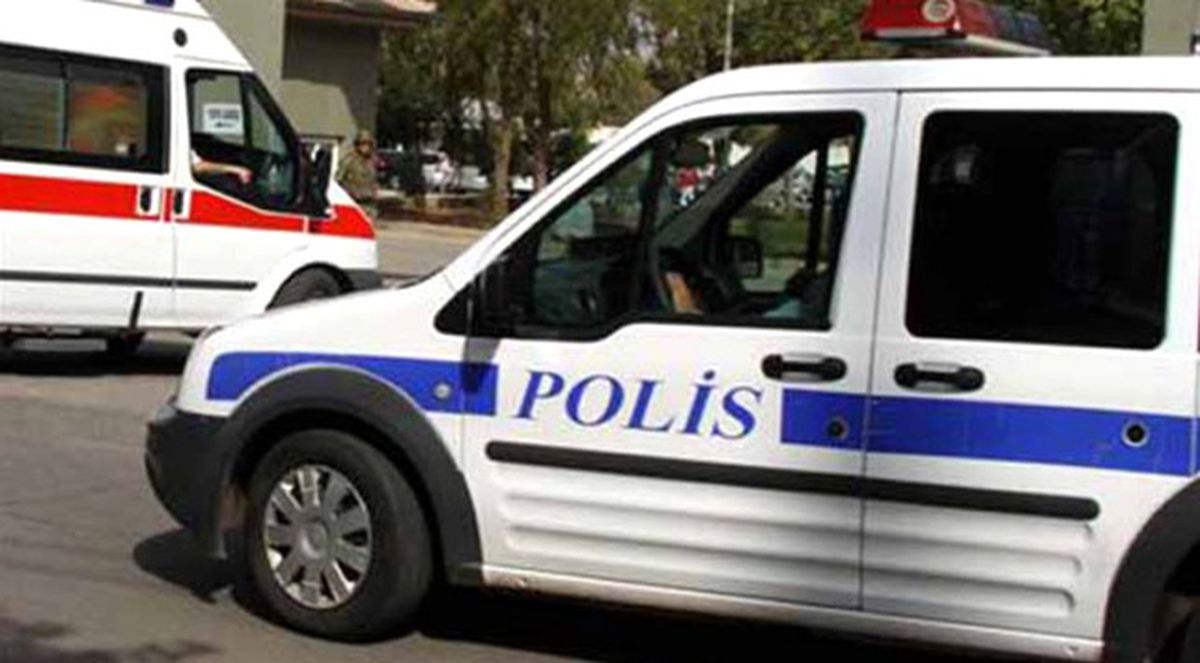Mersin\'de Pollis Ekip Aracına Bombalı Saldırı: 2 Yaralı