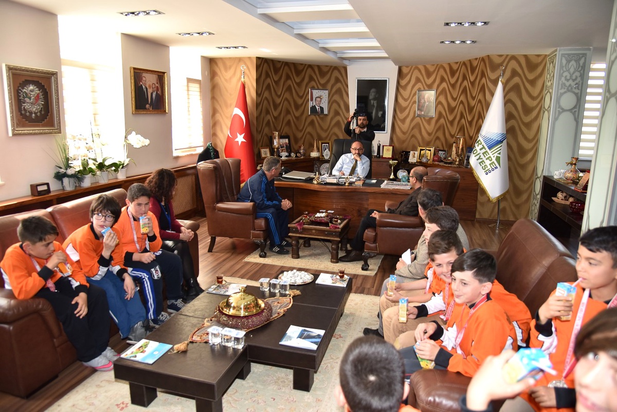 Minik Sporculardan Üzülmez\'e Kupalı Ziyaret