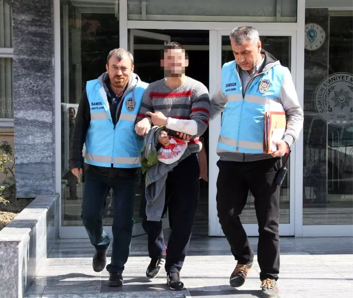 Önce Tartıştığı Kişiyi Sonra da Ağabeyini Bıçakla Yaraladı