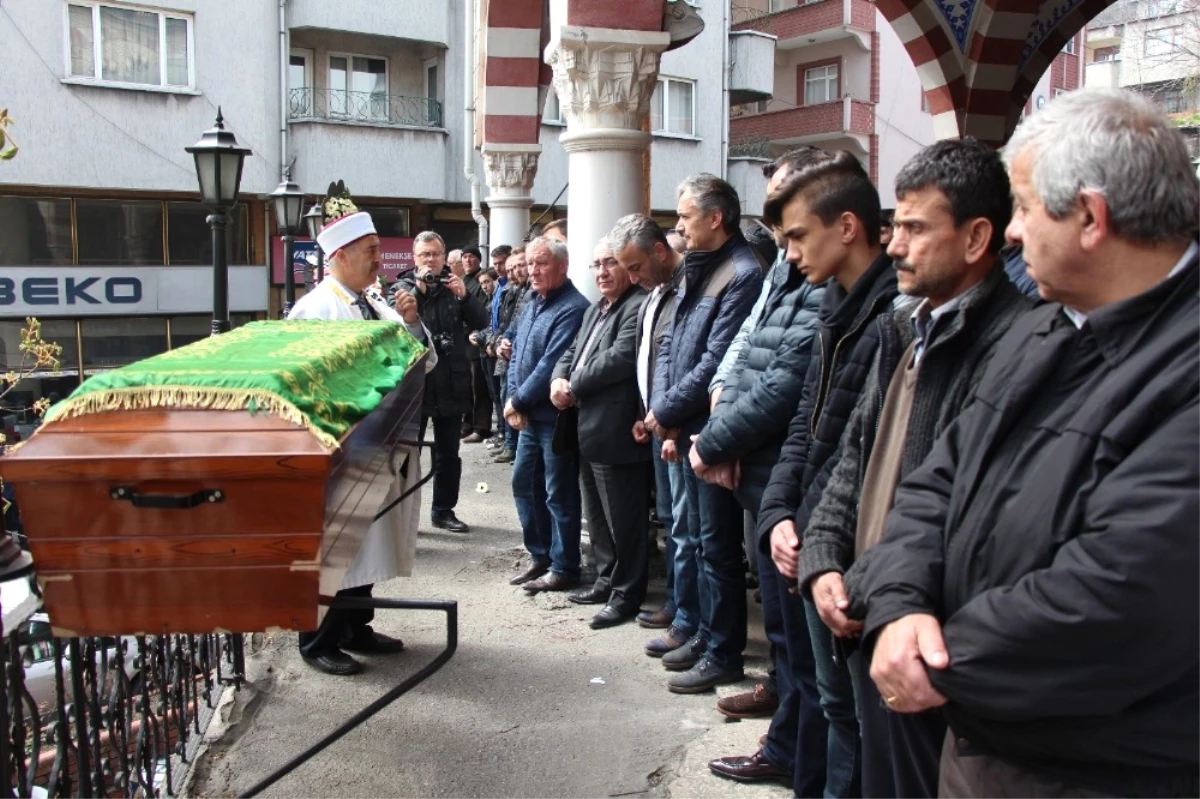 Silahıyla Oynarken Kendini Vuran Postane Çalışanı Son Yolculuğuna Uğurlandı