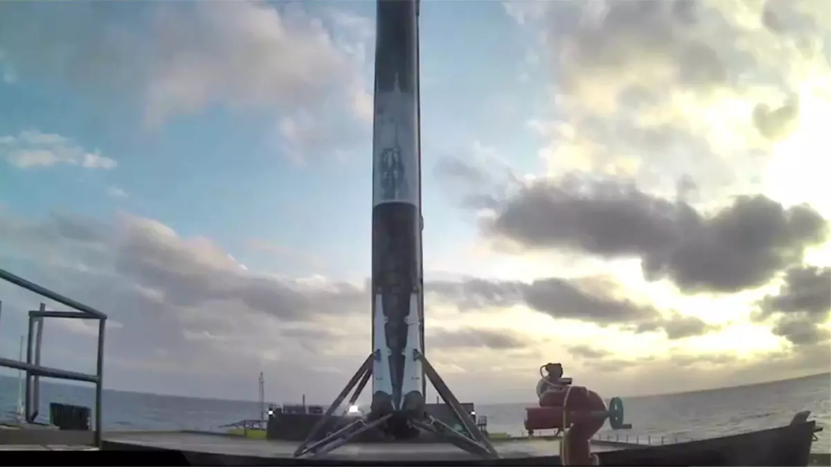 Spacex İlk Kez Yenilenebilir Bir Roket Kullandı