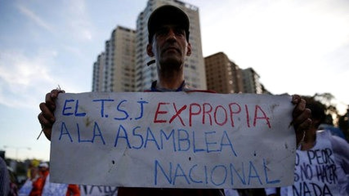 Venezuela\'da Yüksek Mahkeme\'ye İtiraz Sesleri