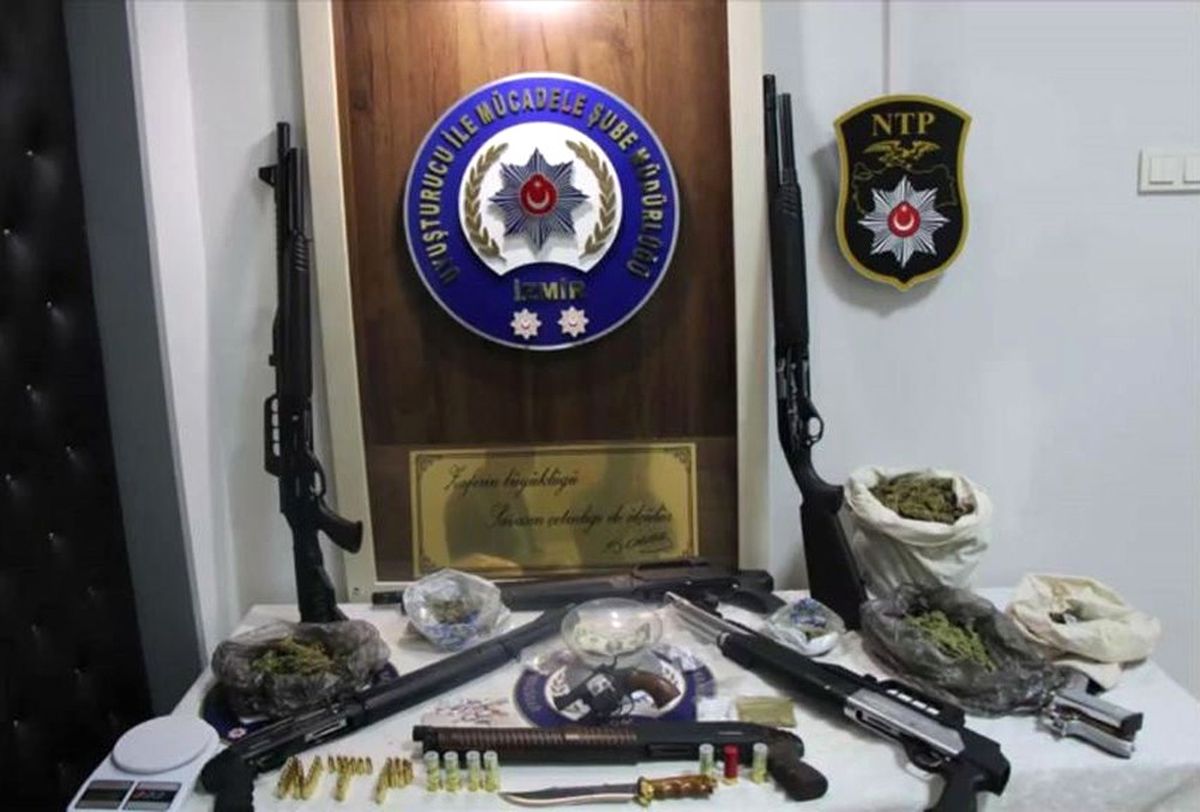 3 İlde Bin 200\'ü Aşkın Polisle Büyük Operasyon: 132 Gözaltı