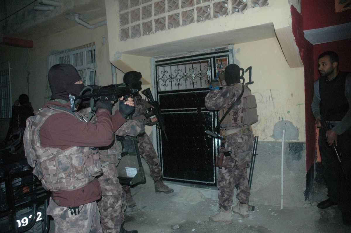 Adana\'da Pkk/kck Operasyonu: 7 Gözaltı