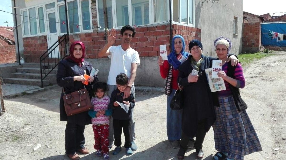 Ak Kadınlar Köy Ziyaretlerinde