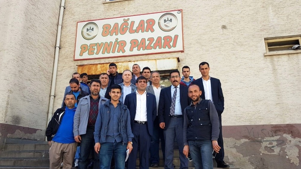 AK Parti Heyeti Peynir Pazarı Esnafıyla Buluştu