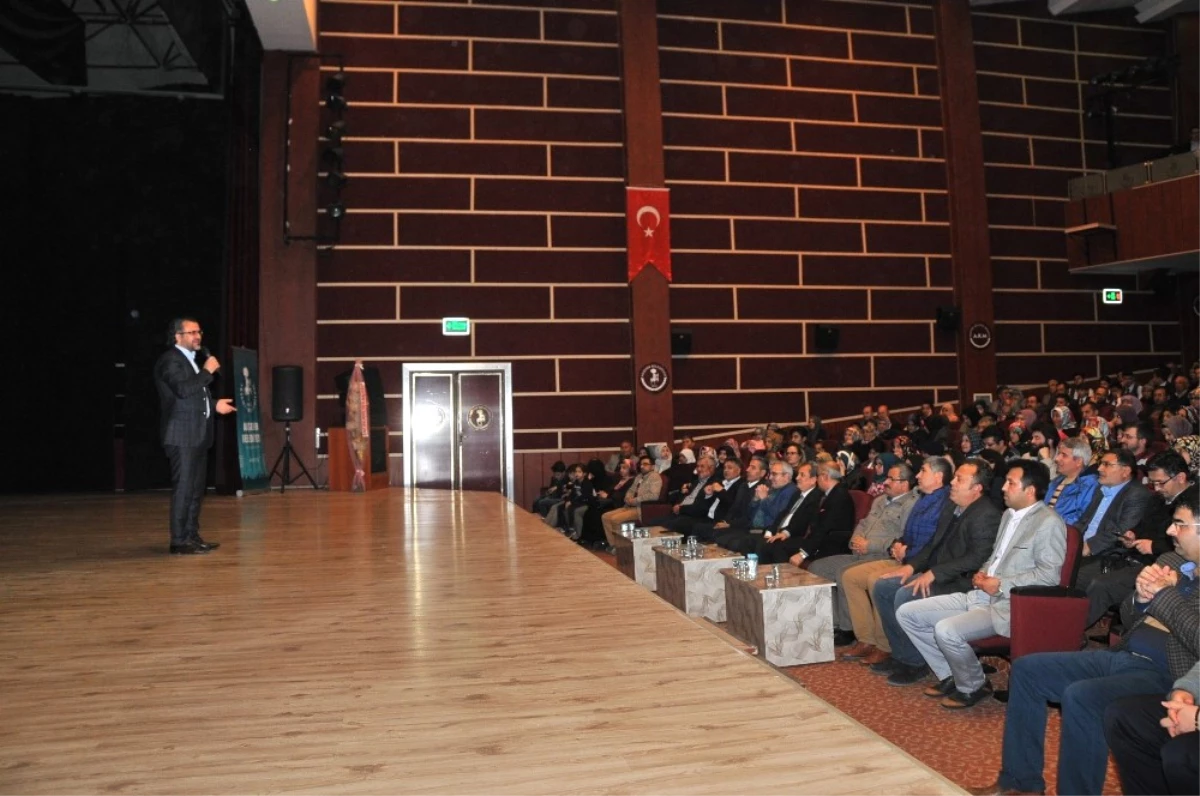 Akşehir\'de "Bilinçli Aile Duyarlı Genç" Konferansı