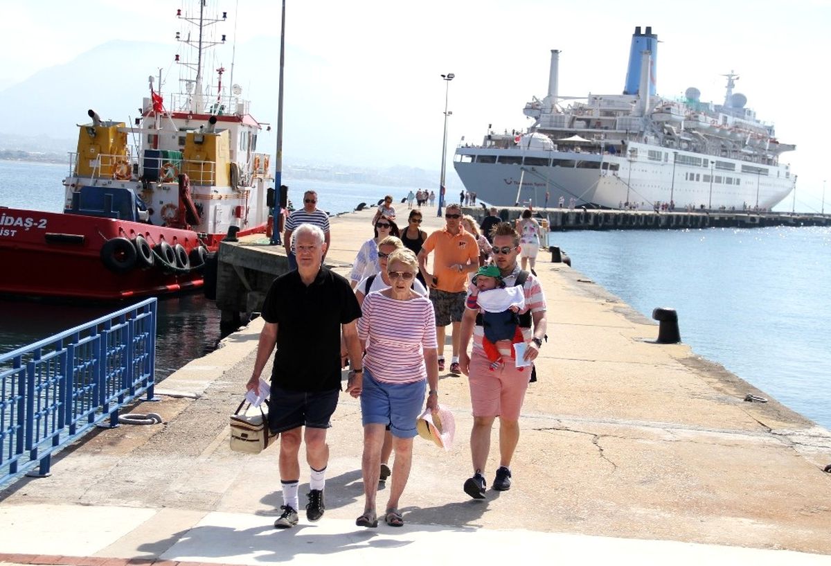 Antalya\'ya Kruvaziyer Gemisiyle Bin 254 İngiliz Turist Geldi