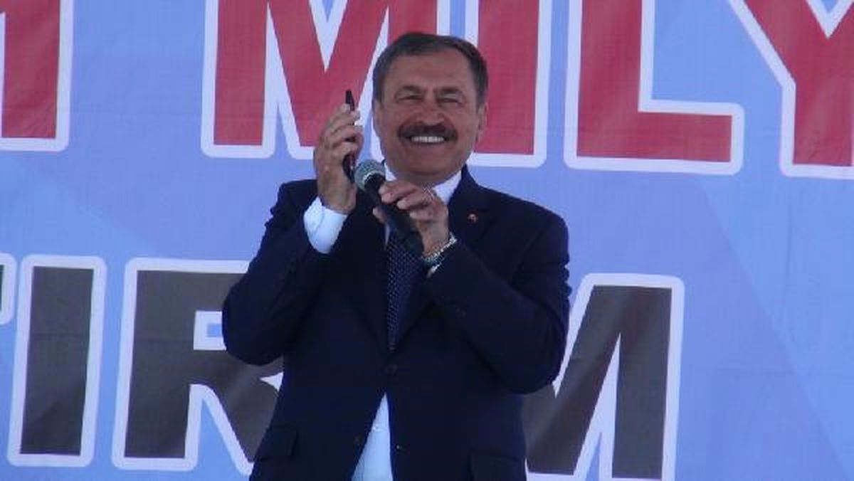 Bakan Eroğlu, Kağızman\'da Türkü Dinletip \'Evet\' Oyu İstedi
