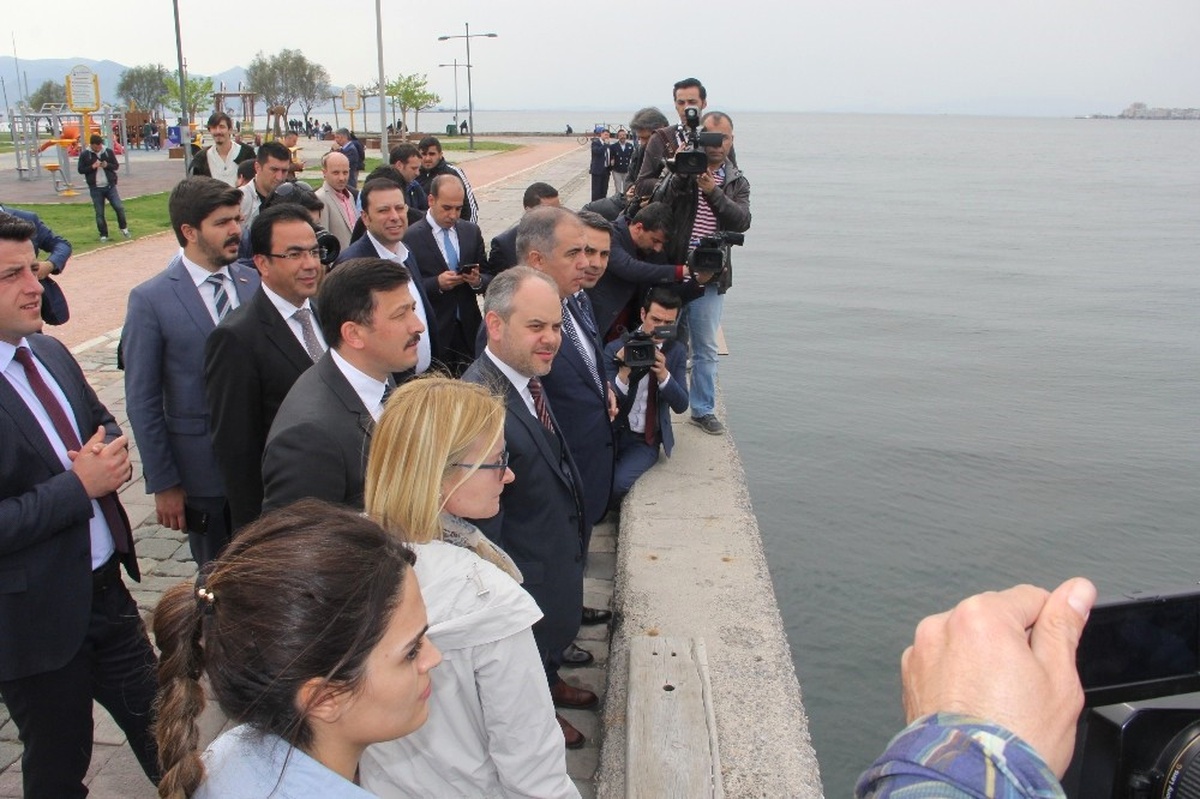 Bakan Kılıç Kordon\'u Gezdi, Vatandaşla Buluştu