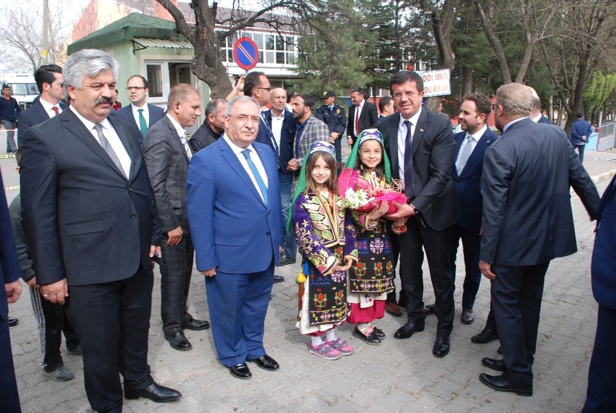 Bakan Zeybekçi Gediz\'den Referandum İçin Destek İstedi