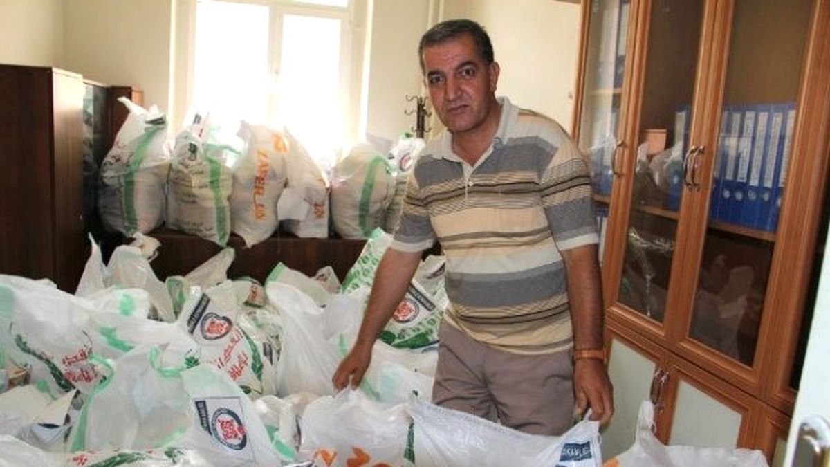 Başkale\'de Bin Aileye Yardım Yapıldı