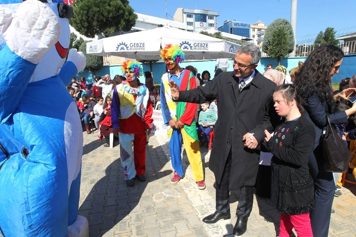 Başkan Köşker, Dünya Otizm ve Farkındalık Günü Etkinliğine Katıldı