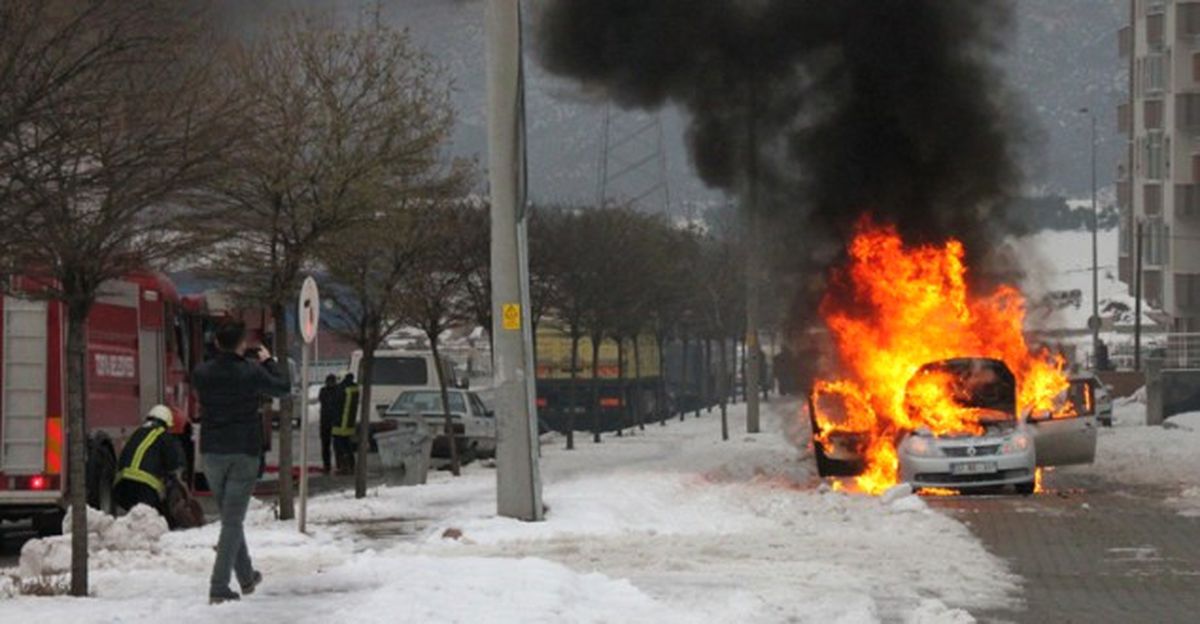 Başkentte, Seyir Halindeki Otomobilde Yangın Çıktı