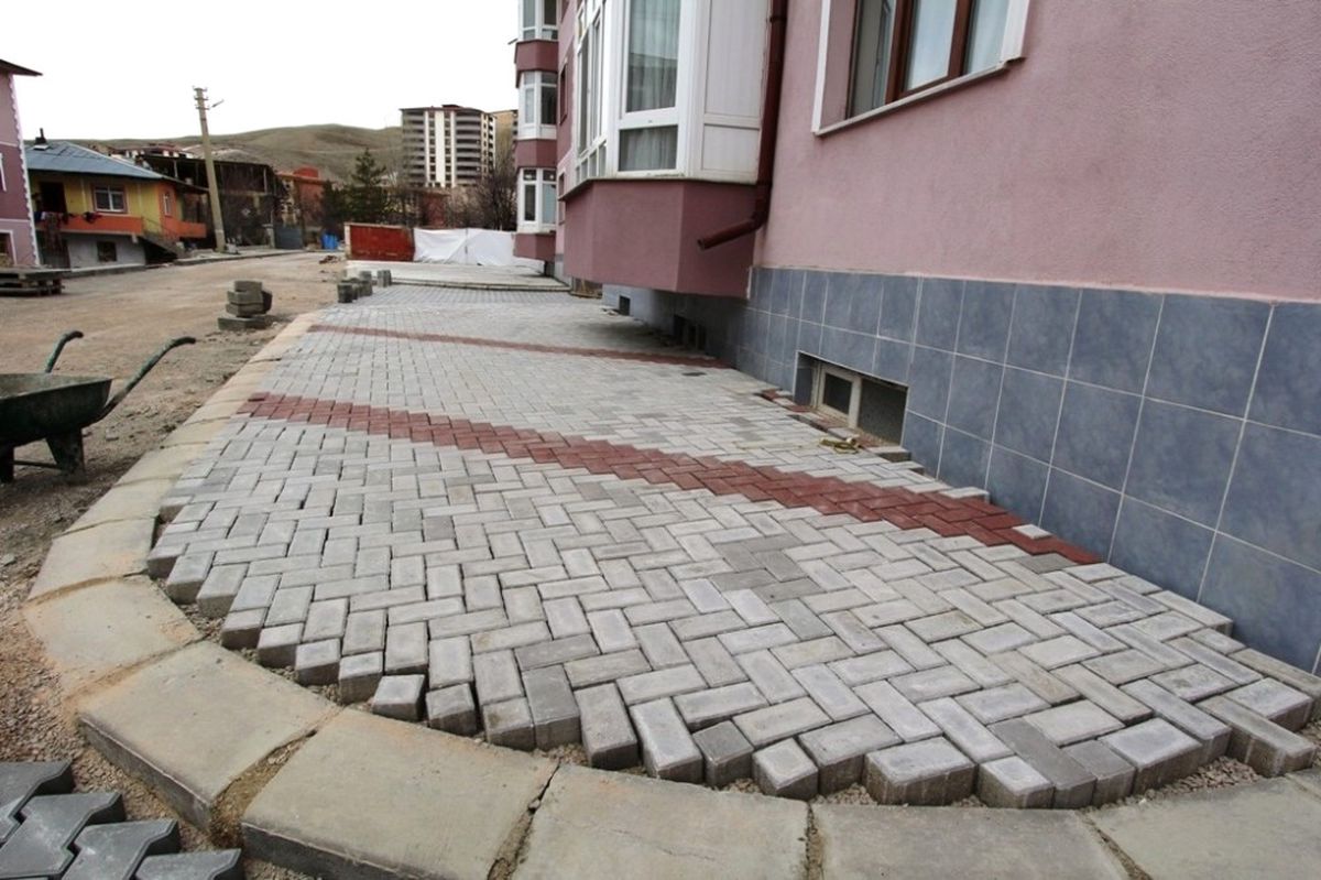 Bayburt\'ta Asfalt ve Kaldırım Çalışmaları Başladı