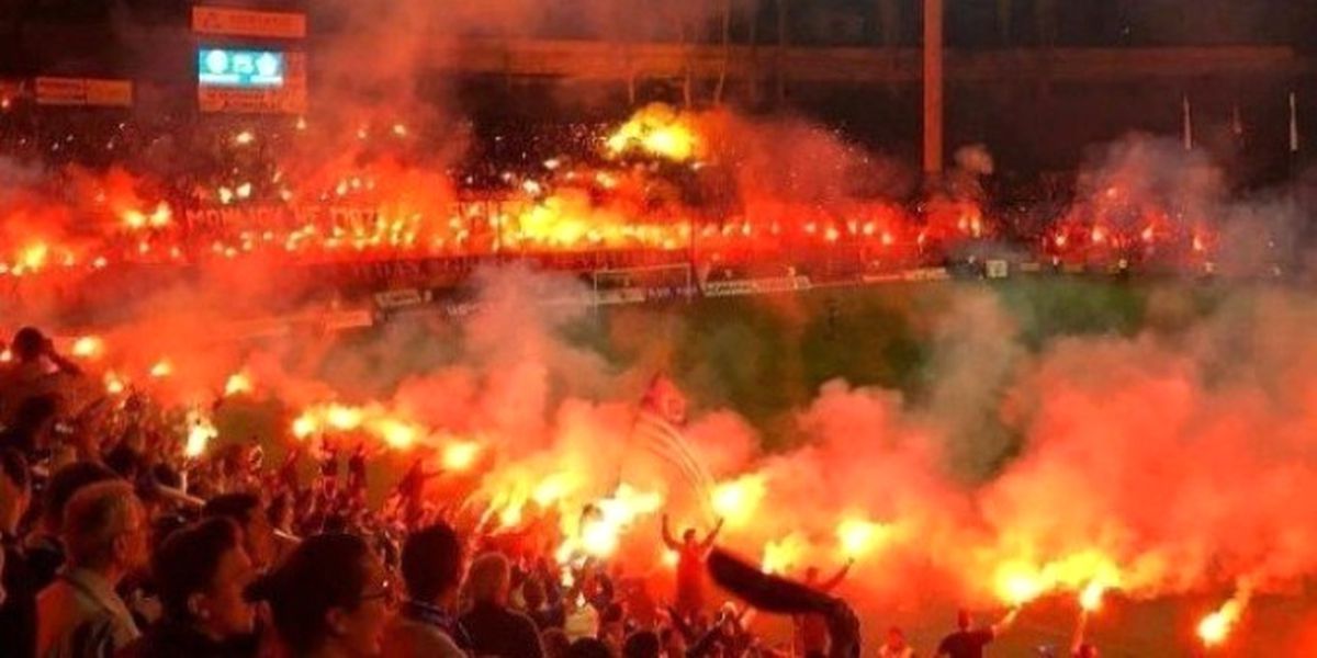 Bosna\'da Stadı Yaktılar!