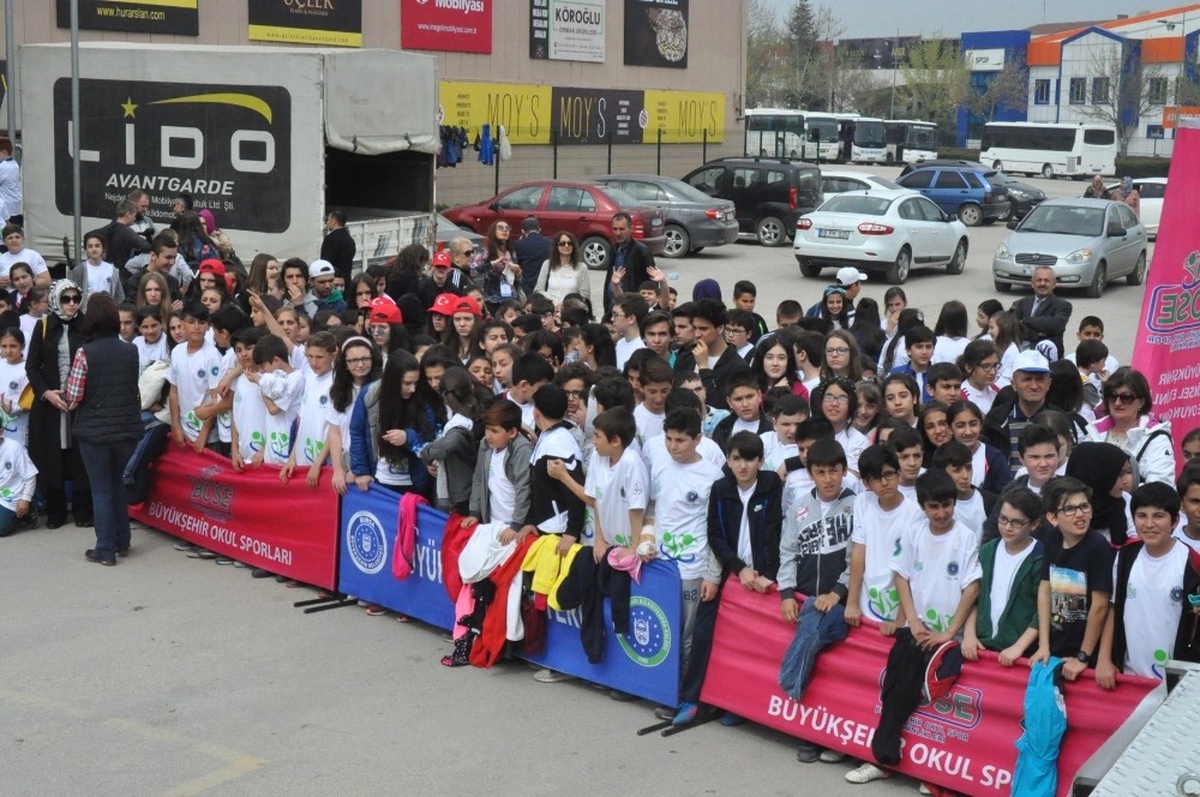 Büyükşehir\'in Spor Tır\'ı İnegöl\'de