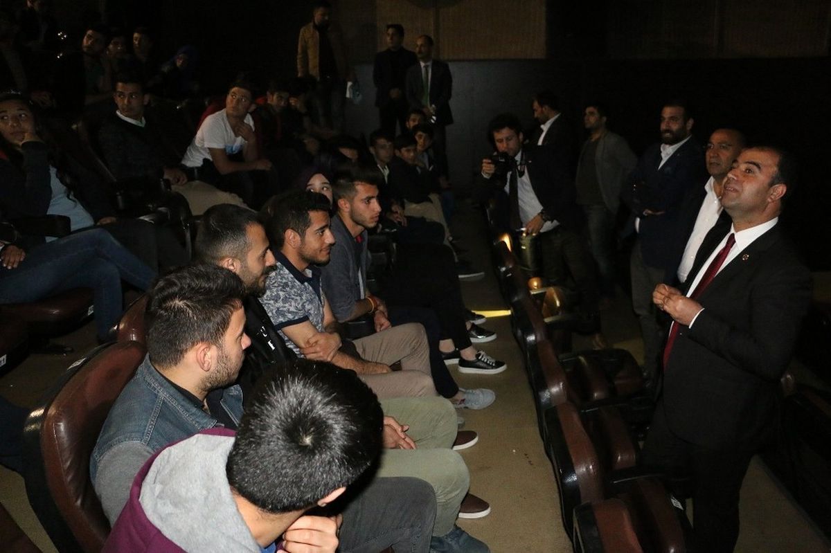 Büyükşehirden Sınavlara Hazırlanan Öğrencilere Sinema Keyfi