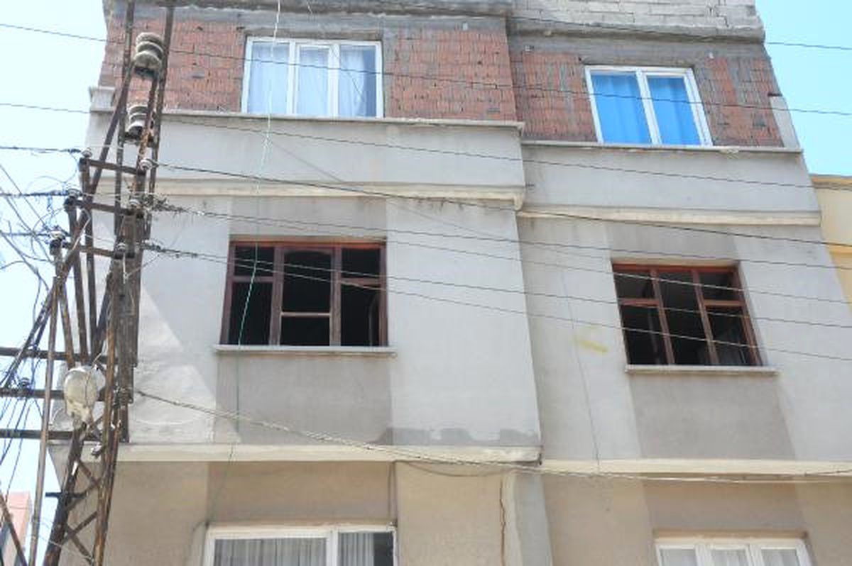 Çakmakla Oynayan 2 Yaşındaki Çocuk Evi Yaktı