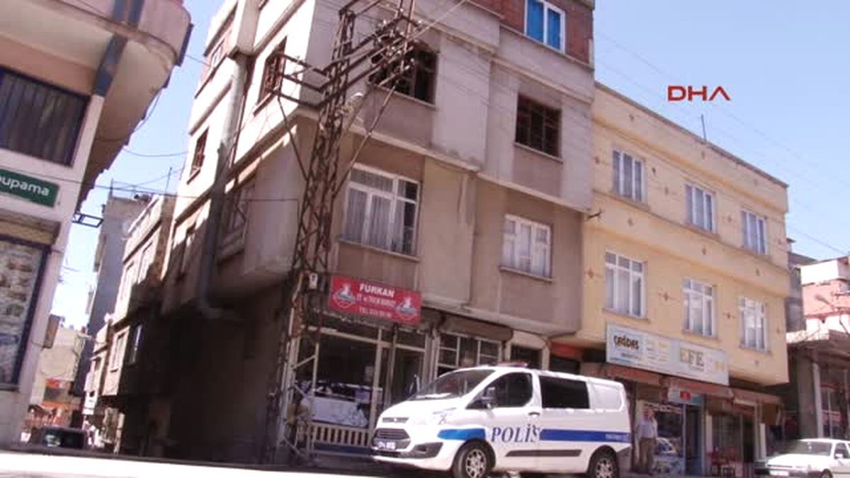 Çakmakla Oynayan 2 Yaşındaki Çocuk Evi Yaktı