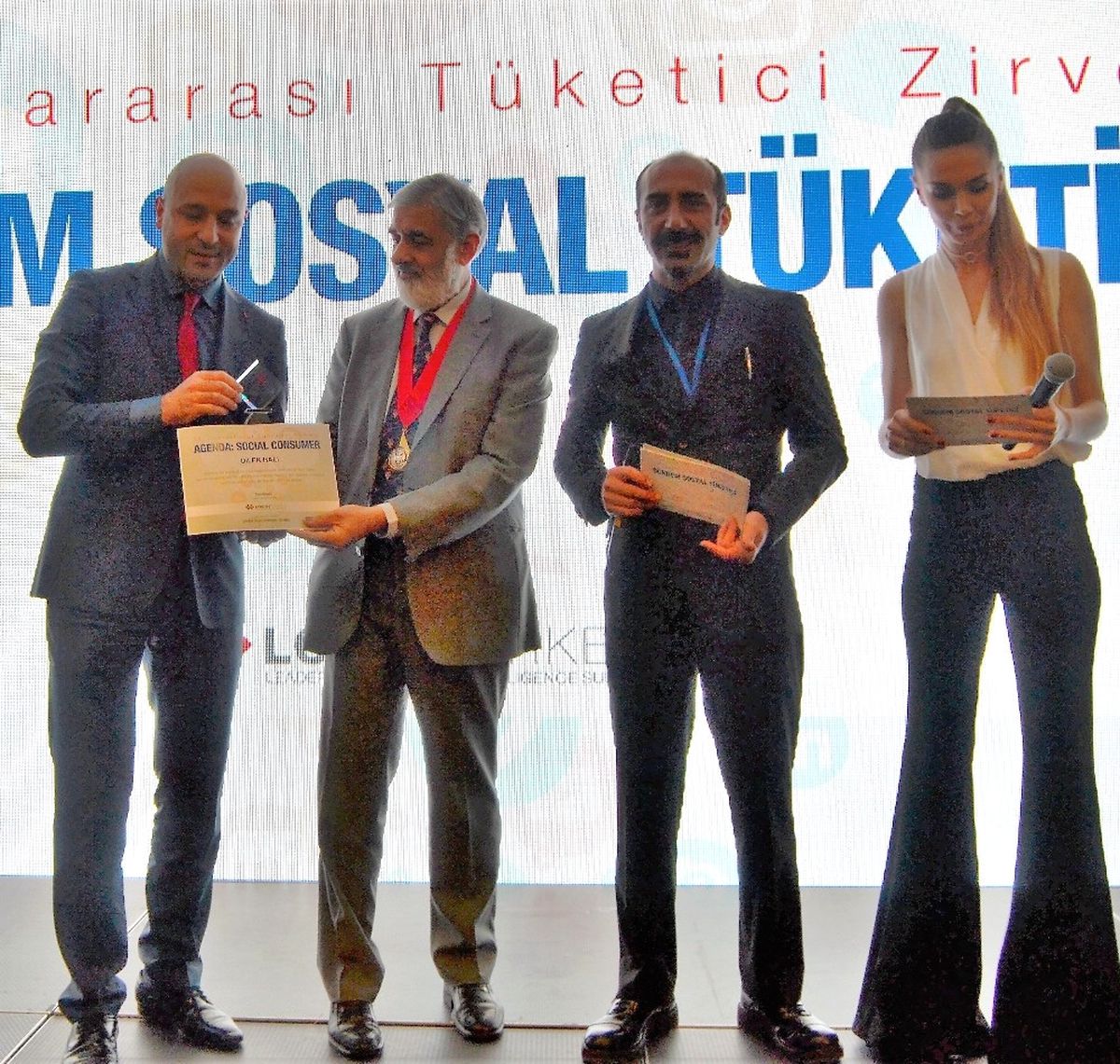 Dilek Halı\'ya Bir Ödül Daha