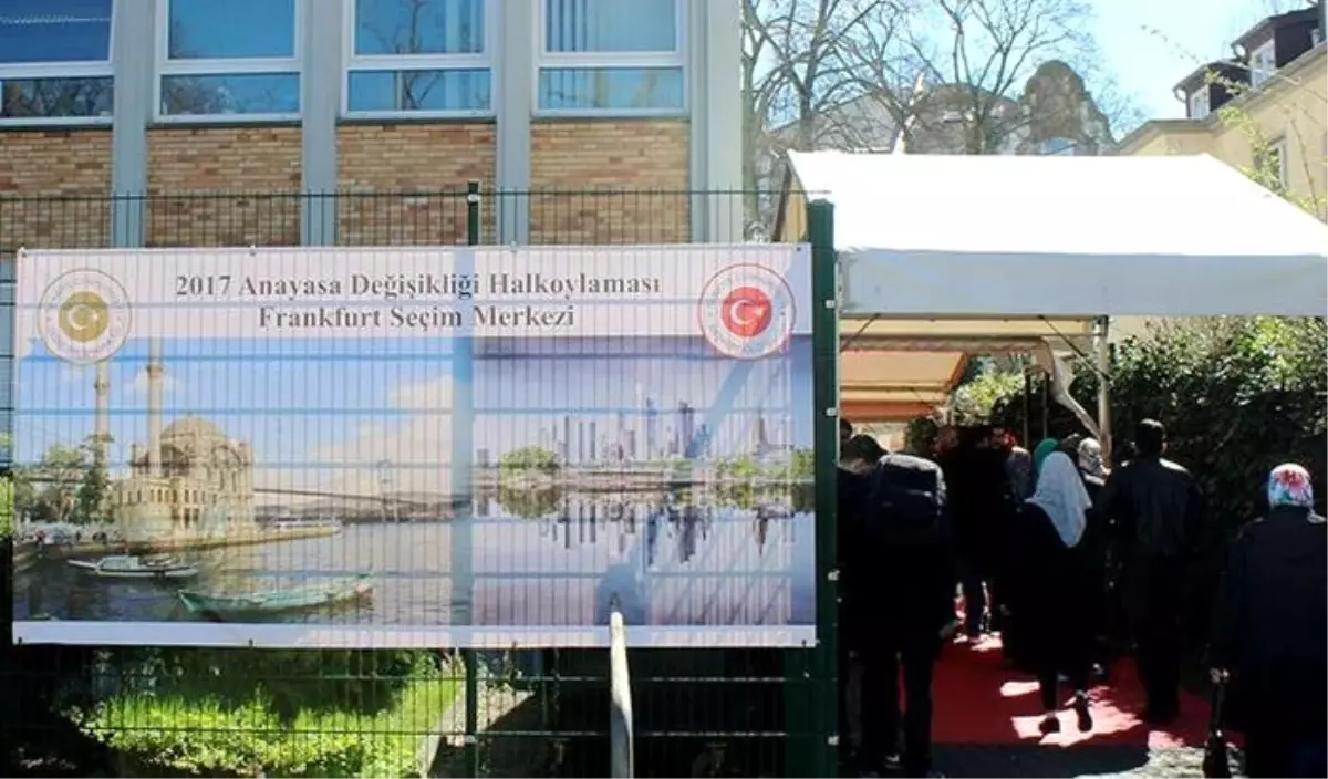 Frankfurt Başkonsolosluğu, Oy Verme İşleminin İptal Edildiği İddiasını Yalanladı