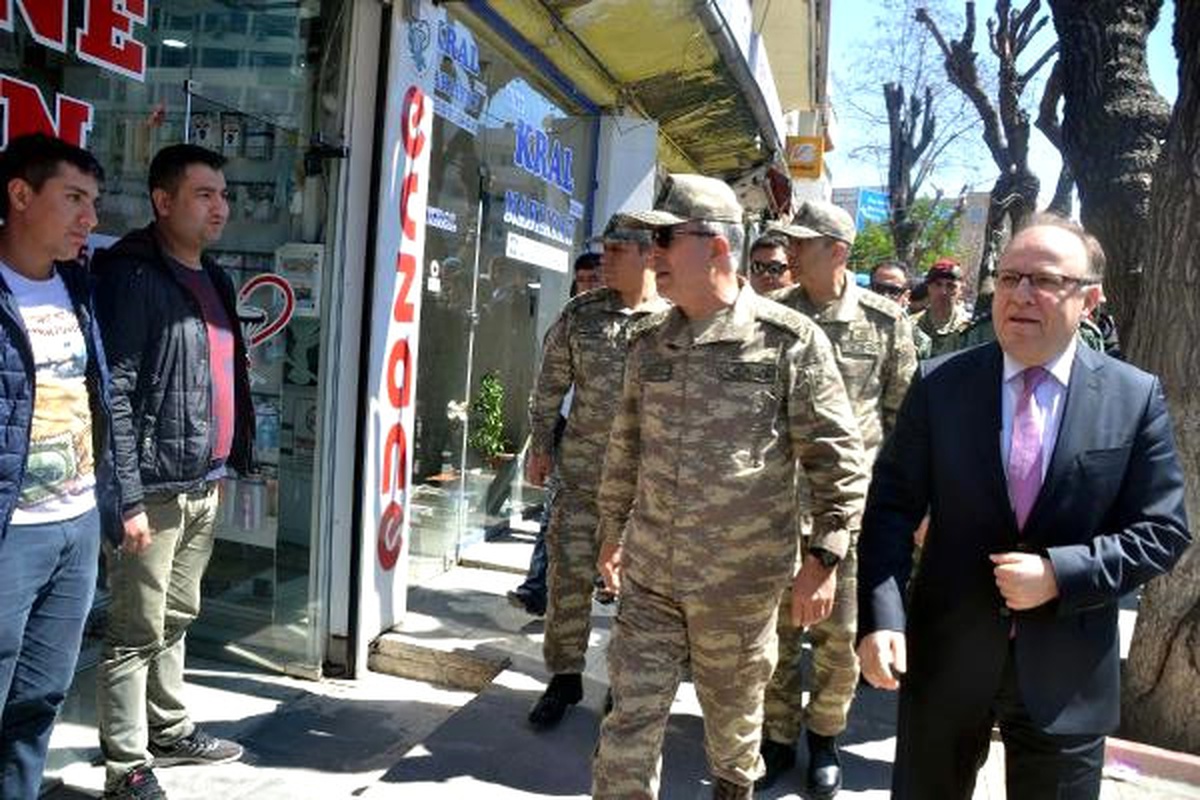 Genelkurmay Başkanı ve Kuvvet Komutanları Şırnak\'ta (2)