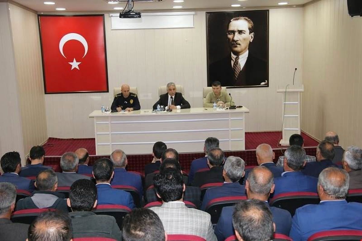 Hakkari\'de Muhtarlar Toplantısı