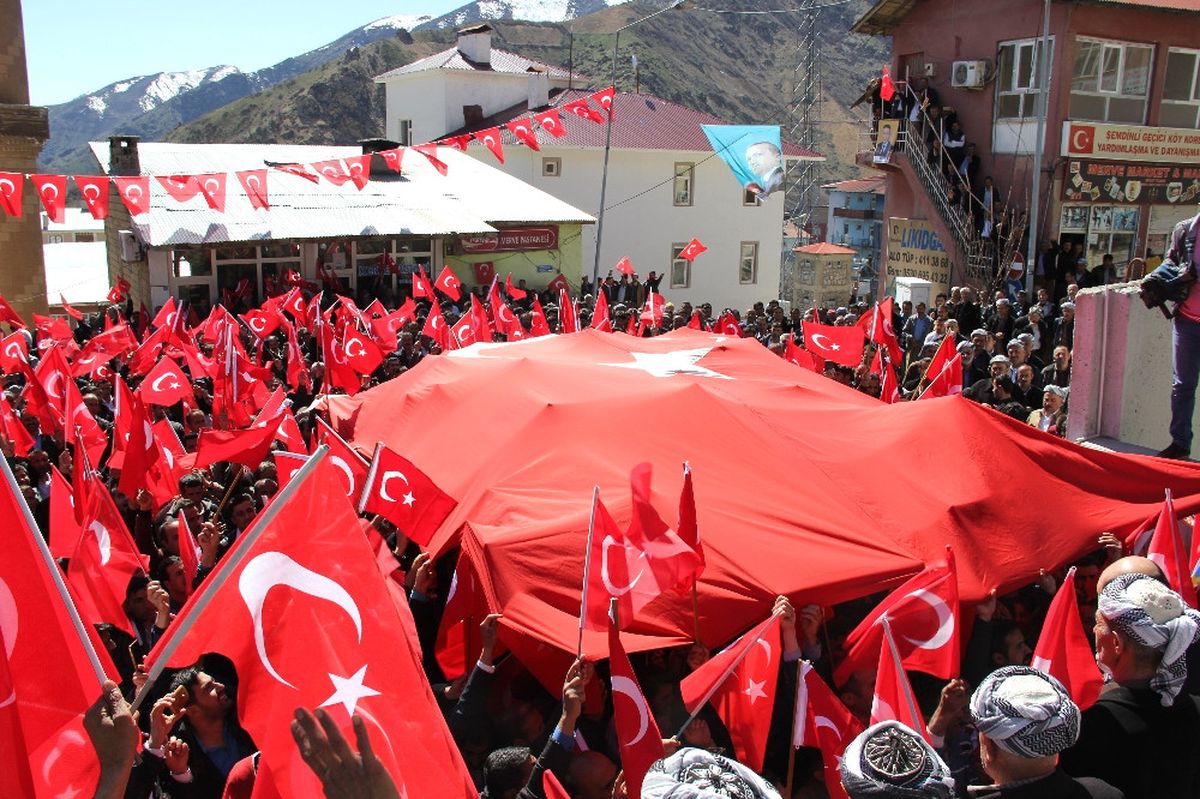 Hakkari Terör Örgütü PKK\'yı Lanetledi