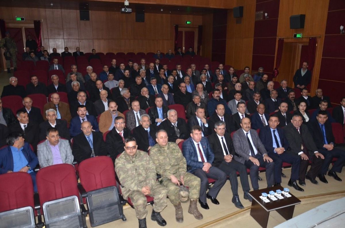 Hakkari Valilisi Toprak Muhtarlarla Buluştu