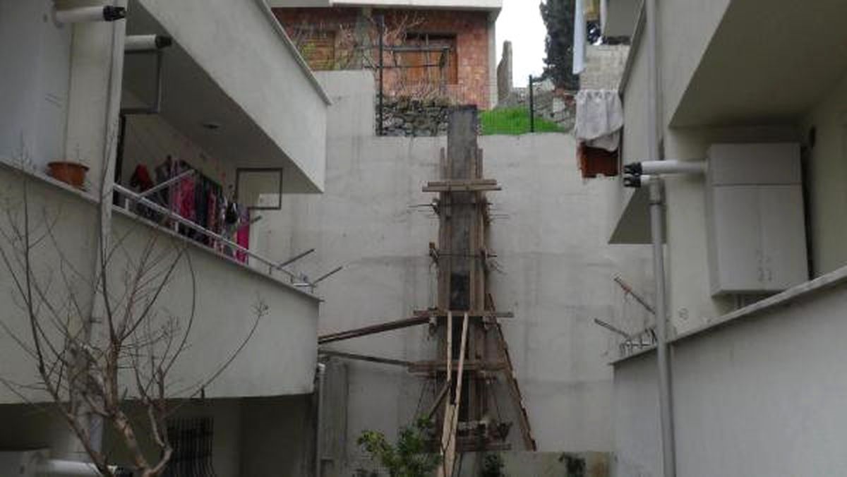 İstinat Duvarı Kayınca 28 Daireli İki Bina Boşaltıldı