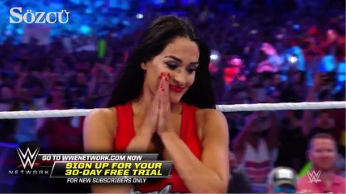 John Cena\'dan Sevgilisi Nikki Bella\'ya Ringde Evlilik Teklifi