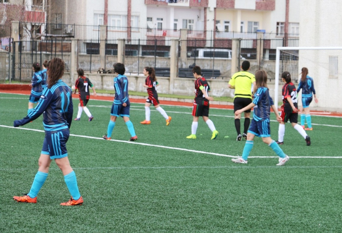 Kadınlar Futbol Maçında Kavga Çıktı