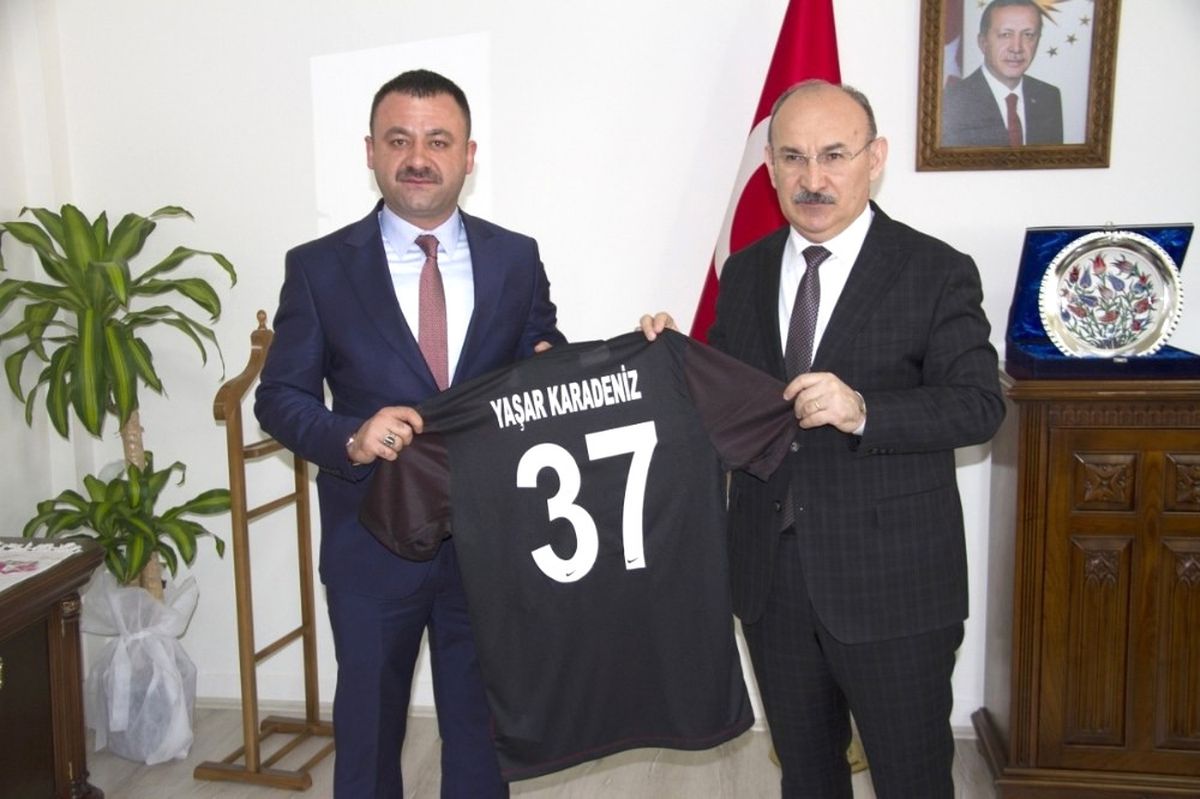 Kastamonuspor 1966 Kulüp Başkanı Babaş, Vali Karadeniz\'i Ziyaret Etti