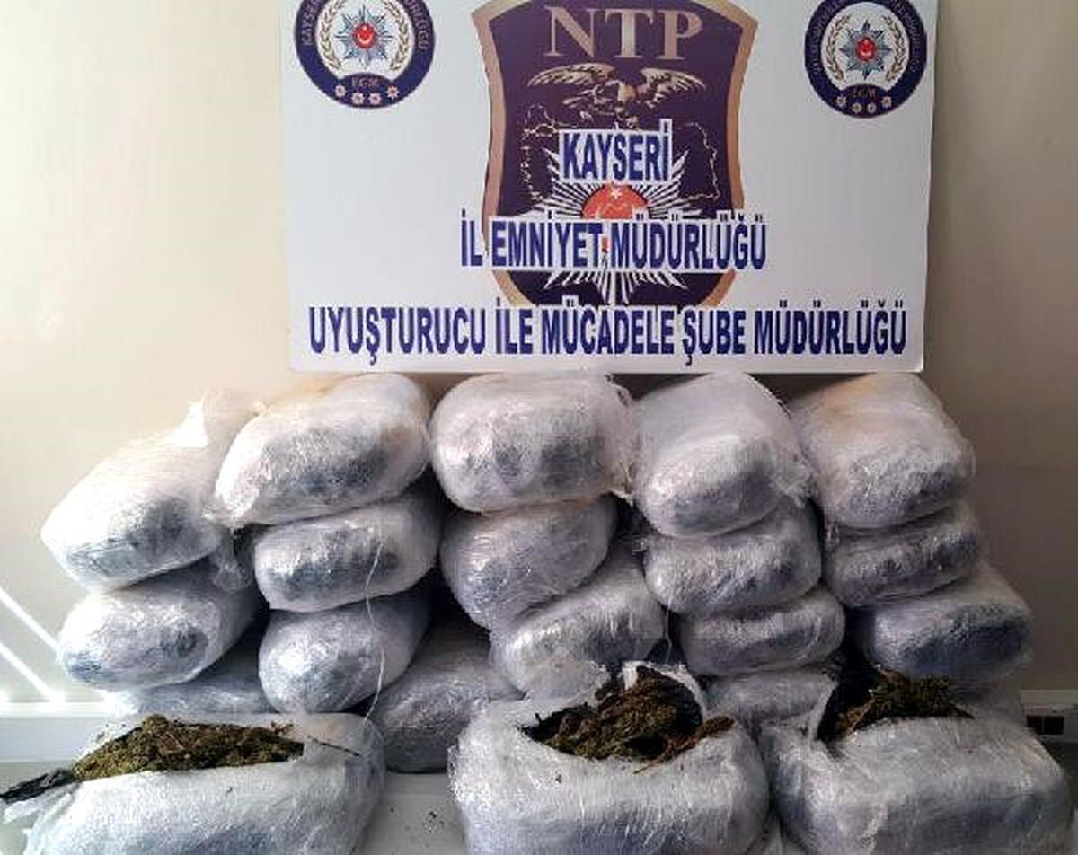 Kayseri\'de Kamyonete Gizlenmiş 66 Kilo Esrar Ele Geçirildi