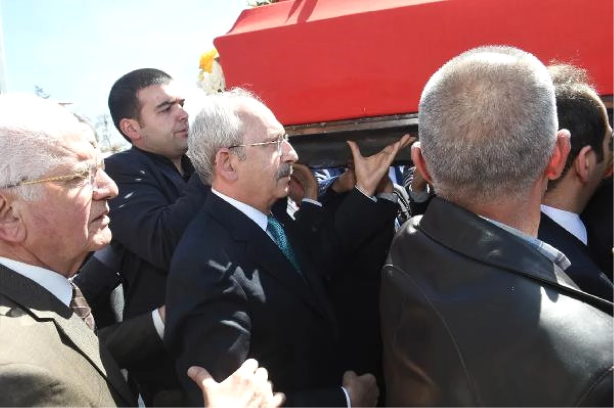 Kılıçdaroğlu, Devlet Eski Bakanı Ceyhun\'un Cenaze Namazına Katıldı