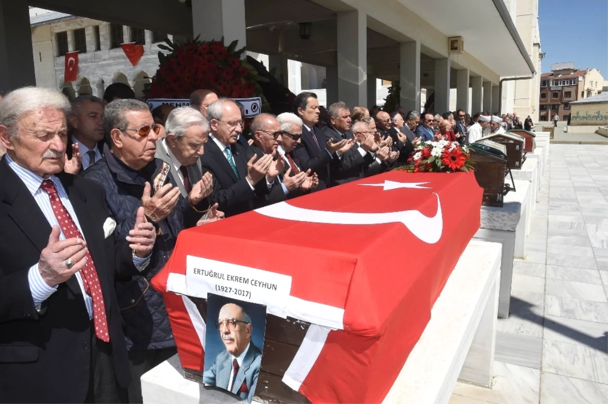 Kılıçdaroğlu, Devlet Eski Bakanı Ceyhun\'un Cenaze Namazına Katıldı