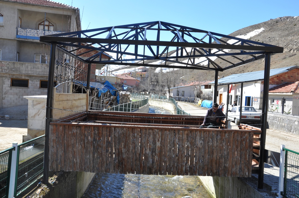 Köylerde Taziye Yeri Yapım Çalışmaları Devam Ediyor
