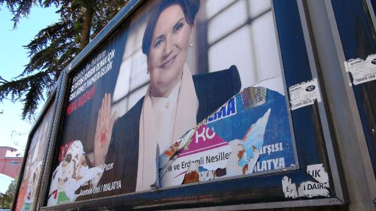 Malatya\'da Akşener\'in Afişleri Yırtıldı