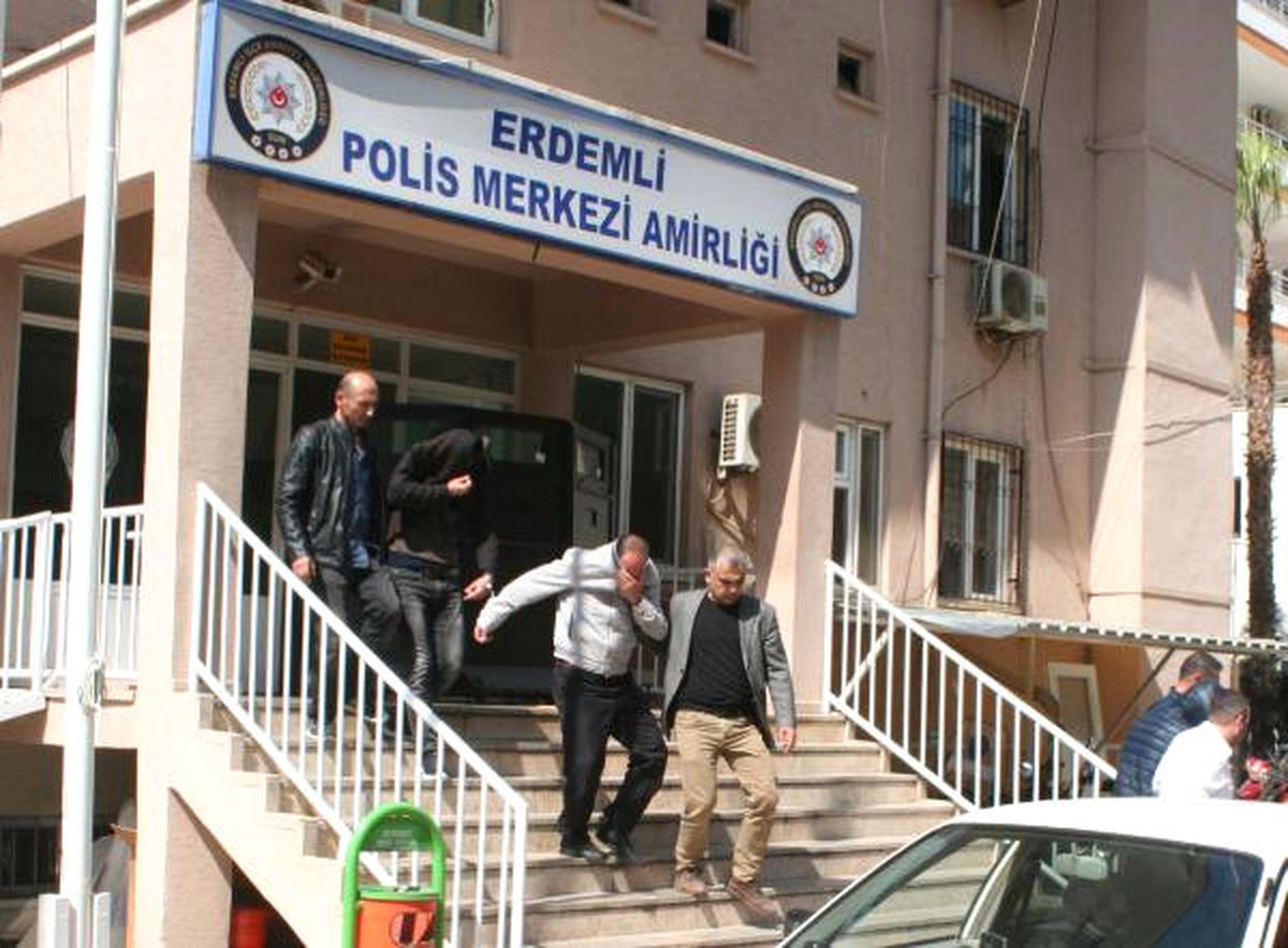 Mersin\'de Bylock Operasyonu: 5 Gözaltı